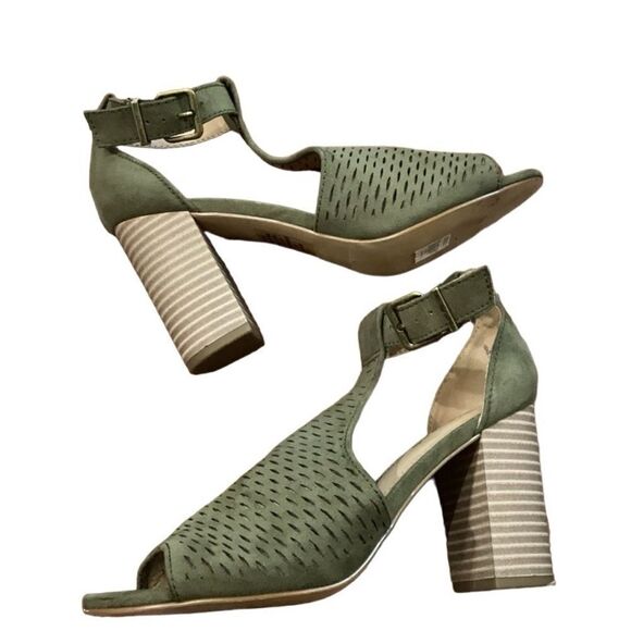 EXPRESS Perforated chunky block heel shoes olive green size 6 peep toe - Picture 2 of 10